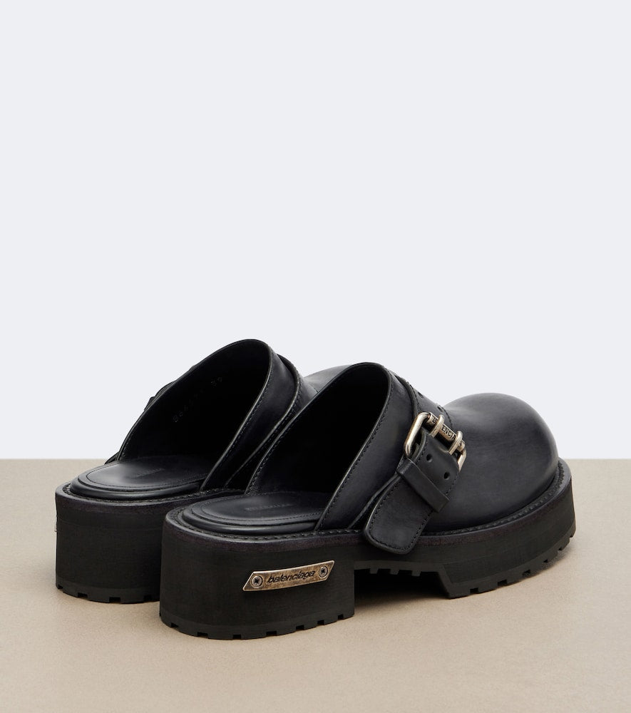 Balenciaga Venom leather mules in Black - Mules