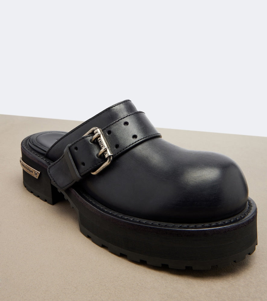 Balenciaga Venom leather mules in Black - Mules