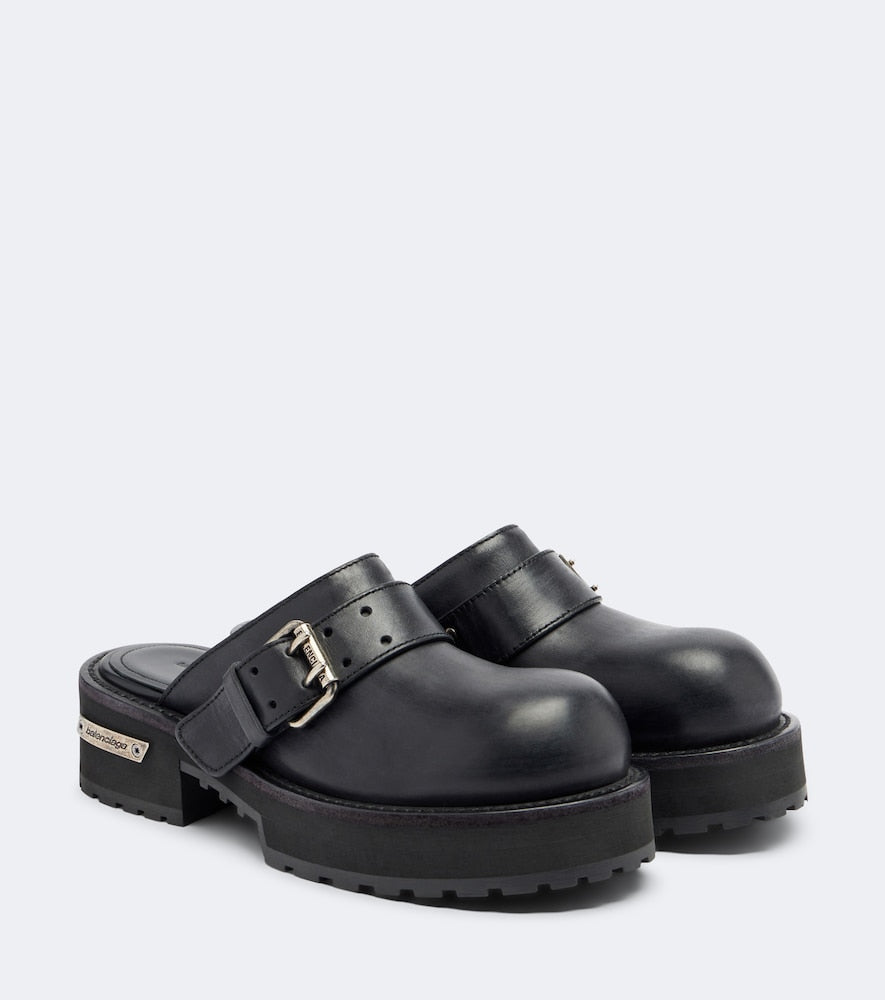 Balenciaga Venom leather mules in Black - Mules