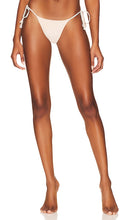 Bananhot Emelie Bikini Bottom in Ivory - Bas de bikini Bananhot Emelie en ivoire - Bananhot Emelie 象牙色比基尼泳裤 - Bananhot Emelie Bikinihose in Elfenbein - Bananhot Emelie 비키니 하의 in Ivory - Slip bikini Bananhot Emelie color avorio