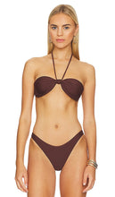 Bananhot x REVOLVE Pinki Bikini Top in Chocolate - Haut de Bikini Bananhot x REVOLVE Pinki en Chocolat - Bananhot x REVOLVE Pinki 巧克力色比基尼上衣 - Bananhot x REVOLVE Pinki Bikinioberteil in Schokolade - Bananhot x REVOLVE Pinki 비키니 탑 in 초콜릿 - Top bikini Bananhot x REVOLVE Pinki in cioccolato