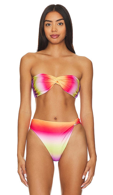 Baobab Vera Bikini Top in Fuchsia - Haut de Bikini Baobab Vera en Fuchsia - Baobab Vera 紫红色比基尼上衣 - Baobab-Vera-Bikinioberteil in Fuchsia - Baobab Vera 비키니 탑 - Top bikini Baobab Vera in fucsia