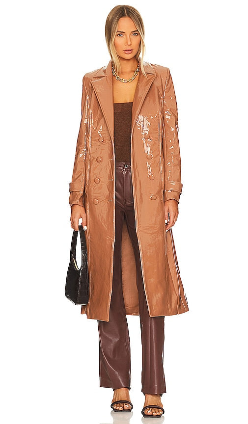 Bardot Hi-Shine Trench Coat in Brown - Trench-coat Bardot Hi-Shine en marron - Bardot Hi-Shine 棕色风衣 - Hochglänzender Bardot-Trenchcoat in Braun - Bardot 하이샤인 트렌치코트 브라운 색상 - Trench Bardot Hi-Shine in marrone