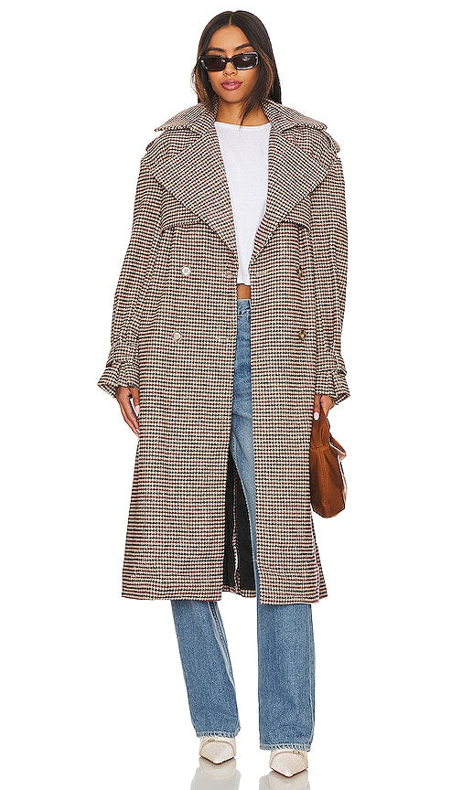 Bardot Oversized Check Trench in Burgundy - Trench surdimensionné à carreaux Bardot en bordeaux - Bardot 酒红色超大格纹风衣 - Übergroßer Bardot-Trenchcoat mit Karomuster in Burgunderrot - Bardot 오버사이즈 체크 트렌치 - Trench oversize a quadri Bardot color Borgogna