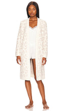 Barefoot Dreams Barefoot in the Wild Robe in Cream - Barefoot Dreams Barefoot in the Wild Robe en crème - 赤脚梦想 赤脚穿着奶油色的野袍 - Barefoot Dreams Barefoot in the Wild Robe in Creme - Barefoot Dreams Barefoot in the Wild 로브 인 크림 - Sogni a piedi nudi A piedi nudi nella veste selvaggia in crema