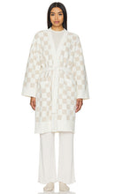 Barefoot Dreams CozyChic Cotton Checkered Robe in Neutral - Barefoot Dreams - CozyChic - Peignoir à carreaux en coton - Neutre - Barefoot Dreams CozyChic 中性色棉质格纹长袍 - Barefoot Dreams CozyChic karierter Bademantel aus Baumwolle in Neutral - Barefoot Dreams CozyChic 코튼 체크무늬 로브 - Accappatoio a quadri in cotone CozyChic Barefoot Dreams in colore neutro