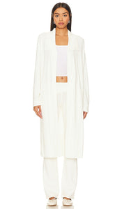 Barefoot Dreams CozyChic Ultra Lite Wide Collar Long Cardi In Pearl in White - Barefoot Dreams CozyChic Ultra Lite - Cardigan long à col large en perle en blanc - Barefoot Dreams CozyChic Ultra Lite 宽领白色珍珠长开衫 - Barefoot Dreams CozyChic Ultra Lite Langer Cardigan mit breitem Kragen in Perlmutt in Weiß - Barefoot Dreams CozyChic Ultra Lite 와이드 칼라 롱 카디 인 펄 화이트 색상 - Barefoot Dreams CozyChic Ultra Lite Cardigan lungo con colletto largo in perla in bianco
