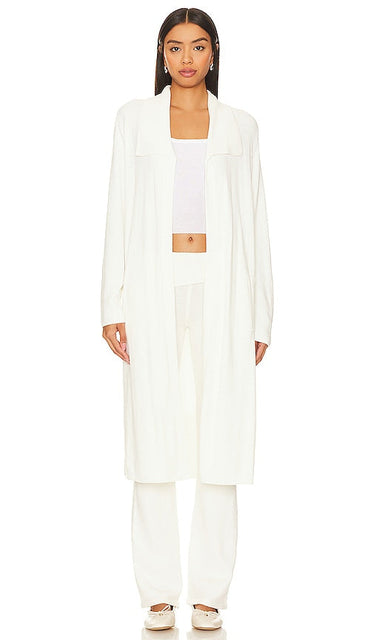 Barefoot Dreams CozyChic Ultra Lite Wide Collar Long Cardi In Pearl in White - Barefoot Dreams CozyChic Ultra Lite - Cardigan long à col large en perle en blanc - Barefoot Dreams CozyChic Ultra Lite 宽领白色珍珠长开衫 - Barefoot Dreams CozyChic Ultra Lite Langer Cardigan mit breitem Kragen in Perlmutt in Weiß - Barefoot Dreams CozyChic Ultra Lite 와이드 칼라 롱 카디 인 펄 화이트 색상 - Barefoot Dreams CozyChic Ultra Lite Cardigan lungo con colletto largo in perla in bianco