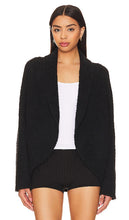 Barefoot Dreams Cozytwist Cocoon Cardigan in Black - Barefoot Dreams - Cardigan cocon Cozytwist en noir - Barefoot Dreams Cozytwist Cocoon 黑色开衫 - Barefoot Dreams Cozytwist Cocoon Cardigan in Schwarz - Barefoot Dreams Cozytwist 코쿤 가디건블랙 색상 - Cardigan Cocoon Cozytwist di Barefoot Dreams in nero
