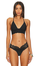 Beach Bunny Anise Bikini Top in Black - Beach Bunny - Haut de bikini anis noir - 黑色 Beach Bunny 茴香比基尼上衣 - Beach Bunny Anise-Bikinioberteil in Schwarz - Beach Bunny 아니스 비키니 탑블랙 색상 - Top bikini Beach Bunny anice in nero