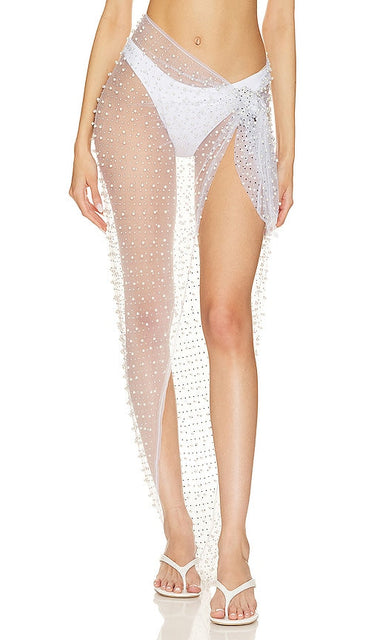 Beach Bunny Sin City Sarong in White - Paréo Beach Bunny Sin City en blanc - 白色沙滩兔子罪恶之城纱笼 - Beach Bunny Sin City Sarong in Weiß - Beach Bunny Sin City 사롱 화이트 색상 - Sarong da spiaggia Bunny Sin City in bianco