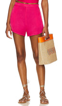 Bella Dahl High Waisted Short in Fuchsia - Short taille haute Bella Dahl en fuchsia - Bella Dahl 紫红色高腰短裤 - Bella Dahl Shorts mit hoher Taille in Fuchsia - Bella Dahl 하이웨이스트 쇼츠 - Pantaloncini a vita alta Bella Dahl in fucsia