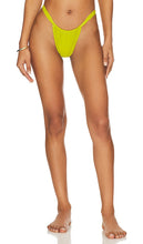 Belle The Label Bare Bikini Bottom in Green - Bas de bikini nu Belle The Label en vert - Belle The Label 绿色裸露比基尼泳裤 - Belle The Label Bare Bikinihose in Grün - Belle The Label 베어 비키니 하의 그린 색상 - Slip bikini nudo di Belle The Label in verde