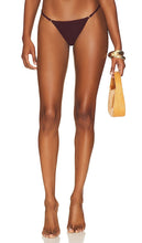 Belle The Label Siempre Bikini Bottom in Wine - Bas de bikini Siempre Belle The Label en bordeaux - Belle The Label Siempre 酒红色比基尼泳裤 - Belle The Label Siempre Bikinihose in Weinrot - Belle The Label Siempre 비키니 하의 와인 색상 - Slip bikini Belle The Label Siempre in vino