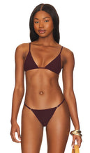 Belle The Label Siempre Bikini Top in Wine - Haut de bikini Siempre Belle The Label en bordeaux - Belle The Label Siempre 比基尼上衣酒红色 - Belle The Label Siempre Bikinioberteil in Wein - Belle The Label Siempre 비키니 탑 (와인) - Top bikini Belle The Label Siempre color vino