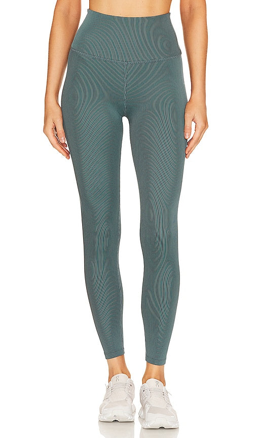 Beyond Yoga Dimensions Midi Legging in Dark Green - Legging midi Beyond Yoga Dimensions en vert foncé - Beyond Yoga Dimensions 深绿色中长打底裤 - Beyond Yoga Dimensions Midi-Leggings in Dunkelgrün - Beyond Yoga Dimensions 다크 그린 색상의 미디 레깅스 - Legging midi Beyond Yoga Dimensions in verde scuro