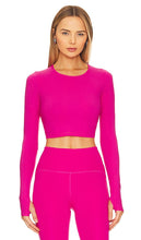 Beyond Yoga Powerbeyond Lite Cardio Cropped Top in Fuchsia