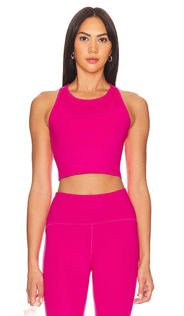 Beyond Yoga Powerbeyond Strive Cropped Tank in Fuchsia - Beyond Yoga - Débardeur court Powerbeyond Strive en fuchsia - Beyond Yoga Powerbeyond Strive 紫红色短款背心 - Beyond Yoga Powerbeyond Strive Kurzes Tanktop in Fuchsia - Beyond Yoga Powerbeyond Strive 크롭 탱크탑 - Canotta corta Beyond Yoga Powerbeyond Strive in fucsia