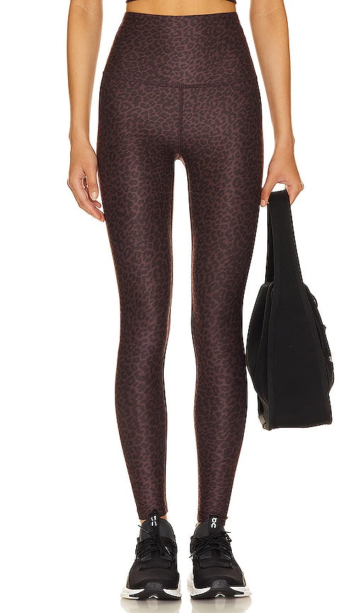 Beyond Yoga SoftMark High Waisted Midi Legging in Brown - Beyond Yoga - Legging mi-long taille haute SoftMark en marron - Beyond Yoga SoftMark 棕色高腰中长打底裤 - Beyond Yoga SoftMark Midi-Leggings mit hoher Taille in Braun - Beyond Yoga SoftMark 하이웨이스트 미디 레깅스 브라운 색상 - Beyond Yoga Leggings midi a vita alta SoftMark in marrone