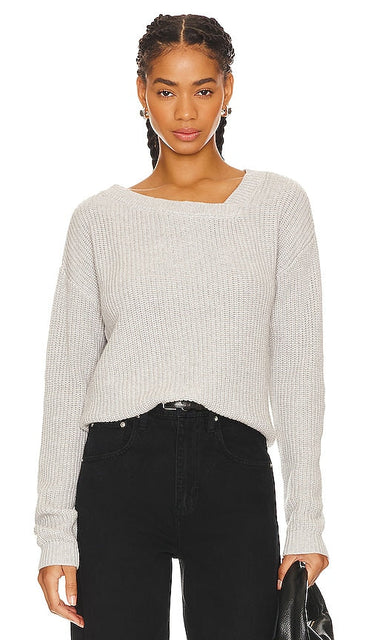 Bobi Asymmetric Neck Sweater in Light Grey - Pull à col asymétrique Bobi en gris clair - Bobi 浅灰色不对称领毛衣 - Bobi-Pullover mit asymmetrischem Ausschnitt in Hellgrau - Bobi 비대칭 넥 스웨터라이트 그레이 색상 - Maglione con collo asimmetrico Bobi in grigio chiaro