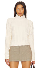 Bobi Cable Knit Turtleneck Sweater in Cream - Pull à col roulé en tricot torsadé Bobi en crème - 奶油色 Bobi 绞花针织高领毛衣 - Bobi Rollkragenpullover mit Zopfmuster in Creme - Bobi 케이블 니트 터틀넥 스웨터크림 색상 - Maglione dolcevita Bobi lavorato a trecce color crema