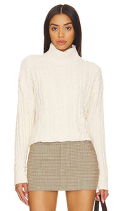 Bobi Cable Knit Turtleneck Sweater in Cream - Pull à col roulé en tricot torsadé Bobi en crème - 奶油色 Bobi 绞花针织高领毛衣 - Bobi Rollkragenpullover mit Zopfmuster in Creme - Bobi 케이블 니트 터틀넥 스웨터크림 색상 - Maglione dolcevita Bobi lavorato a trecce color crema