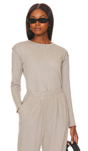 Bobi Long Sleeve Seam Top in Grey - Haut à manches longues avec coutures Bobi en gris - 灰色 Bobi 长袖接缝上衣 - Bobi Langarm-Nahtoberteil in Grau - Bobi 롱슬리브 심 탑 그레이 색상 - Top Bobi con cuciture a maniche lunghe in grigio