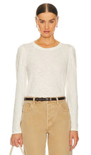 Bobi Long Sleeve Tee in Ivory - T-shirt à manches longues Bobi en ivoire - Bobi 象牙色长袖 T 恤 - Bobi Langarm-T-Shirt in Elfenbein - Bobi 긴팔 티셔츠 아이보리색 - Maglietta a maniche lunghe Bobi in avorio