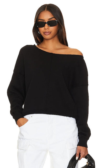 Bobi Off The Shoulder Crewneck in Black - Col rond à épaules dénudées Bobi en noir - Bobi 黑色露肩圆领毛衣 - Bobi Off The Shoulder Rundhalsausschnitt in Schwarz - Bobi 오프더숄더 크루넥 블랙 색상 - Girocollo Bobi con spalle scoperte in nero