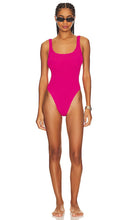 Bond Eye Madison One Piece in Fuchsia - Bond Eye Madison une pièce en fuchsia - Bond Eye Madison One 紫红色 - Bond Eye Madison Einteiler in Fuchsia - Bond Eye Madison 원피스 - Bond Eye Madison Costume intero in fucsia