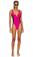 Bond Eye Mara Splice One Piece in Fuchsia - Bond Eye Mara Splice une pièce en fuchsia - Bond Eye Mara 拼接一件，紫红色 - Bond Eye Mara Splice Einteiler in Fuchsia - Bond Eye 마라 스플라이스 원피스 - Costume intero Bond Eye Mara Splice in fucsia