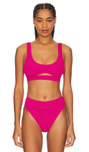 Bond Eye Sasha Bikini Top in Black Eco in Fuchsia - Haut de bikini Bond Eye Sasha en Eco noir en fuchsia - Bond Eye Sasha 紫红色生态黑色比基尼上衣 - Bond Eye Sasha Bikinioberteil in Black Eco in Fuchsia - Bond Eye Sasha 비키니 탑 블랙 색상 Fuchsia 소재 - Top bikini Bond Eye Sasha in eco nero in fucsia