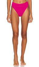 Bond Eye Savannah High Waist Brief in Fuchsia - Bond Eye Savannah Slip taille haute en fuchsia - Bond Eye Savannah 紫红色高腰内裤 - Bond Eye Savannah Slip mit hoher Taille in Fuchsia - Bond Eye Savannah 하이웨이스트 브리프 - Slip a vita alta Bond Eye Savannah in fucsia