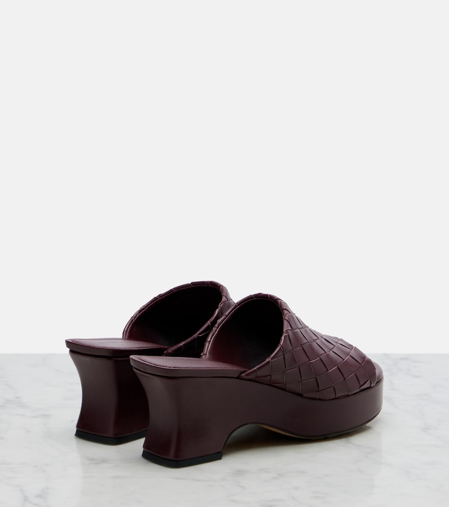 Bottega Veneta Rosita Intrecciato leather wedge mules in Burgundy - Heeled Sandals