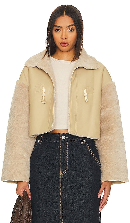 Bubish Mollie Faux Leather Jacket in Tan - Veste en similicuir Bubish Mollie en beige - Bubish Mollie 黄褐色人造皮夹克 - Bubish Mollie Kunstlederjacke in Hellbraun - Bubish Mollie 인조 가죽 자켓(탠 색상) - Giacca in ecopelle Bubish Mollie color marrone chiaro