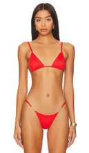 CIN CIN Era Ruched Triangle Top in Red - CIN Haut triangle froncé CIN Era en rouge - CIN CIN Era 红色褶饰三角上衣 - CIN CIN Era gerafftes Triangel-Oberteil in Rot - CIN CIN Era 주름 트라이앵글 탑 - CIN CIN Era Top a triangolo con ruches in rosso