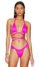 CIN CIN Marvel Wrap Bikini Top in Fuchsia - CIN Haut de bikini portefeuille CIN Marvel en fuchsia - CIN CIN Marvel 紫红色裹身比基尼上衣 - CIN CIN Marvel Wickel-Bikinioberteil in Fuchsia - CIN CIN 마블 랩 비키니 탑 in Fuchsia - CIN CIN Top bikini avvolgente Marvel in fucsia