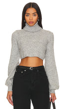 Camila Coelho Cesare Cropped Sweater in Grey - Camila Coelho Pull court Cesare en gris - Camila Coelho Cesare 灰色短款毛衣 - Camila Coelho Cesare Kurzpullover in Grau - Camila Coelho Cesare 크롭 스웨터그레이 색상 - Maglione corto Camila Coelho Cesare in grigio