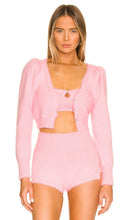 Camila Coelho Genevieve Pearl Cardigan in Pink - Camila Coelho Cardigan perlé Geneviève en rose - Camila Coelho Genevieve 粉色珍珠开衫 - Camila Coelho Genevieve Perlen-Cardigan in Rosa - Camila Coelho Genevieve 펄 카디건 핑크 색상 - Camila Coelho Genevieve Cardigan con perle in rosa