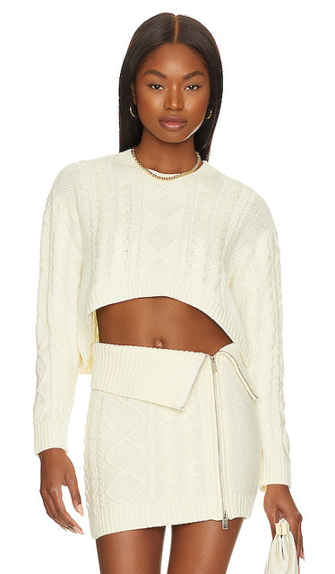 Camila Coelho Carmen Cropped Cable Crew in Ivory - Camila Coelho - Col ras du cou court torsadé Carmen en ivoire - Camila Coelho Carmen 象牙色短款电缆上衣 - Camila Coelho Carmen Kurz geschnittenes Cable Crew in Elfenbein - Camila Coelho Carmen 크롭 케이블 크루 아이보리 색상 - Camila Coelho Carmen Cropped Cable Crew in avorio