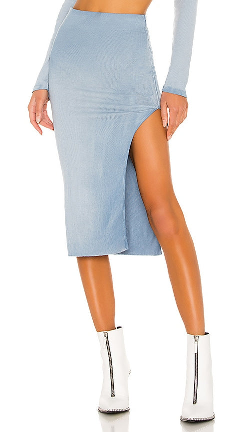 COTTON CITIZEN x REVOLVE Melbourne Midi Skirt With Slit in Blue - COTTON CITIZEN x REVOLVE Melbourne - Jupe mi-longue fendue en bleu - COTTON CITIZEN x REVOLVE 蓝色开衩墨尔本中长半身裙 - COTTON CITIZEN x REVOLVE Melbourne Midirock mit Schlitz in Blau - COTTON CITIZEN x REVOLVE Melbourne 미디 스커트 블루 색상 - Gonna midi Melbourne COTTON CITIZEN x REVOLVE con spacco in blu