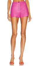 CULTNAKED Faux Leather Short in Pink - Short en similicuir CULTNAKED en rose - CULTNAKED 粉色人造皮革短裤 - CULTNAKED Kunstleder-Shorts in Rosa - CULTNAKED 인조 가죽 쇼츠 핑크 색상 - CULTNAKED Pantaloncini in ecopelle in rosa