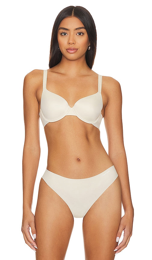 Calvin Klein Underwear Lightly Lined PC Bra in Nude - Calvin Klein Underwear - Soutien-gorge PC légèrement doublé - Nude - Calvin Klein Underwear 裸色轻衬里 PC 文胸 - Leicht gefütterter PC-BH von Calvin Klein Unterwäsche in Nude - Calvin Klein 언더웨어 라이트리 라이닝 PC 브라(누드) - Reggiseno in PC leggermente foderato Calvin Klein Intimo in color nudo