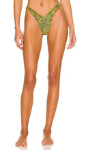 Camila Coelho Azaria Bottom in Green - Camila Coelho Bas Azaria en vert - 卡米拉·科埃略·阿扎利亚 (Camila Coelho Azaria) 绿色下装 - Camila Coelho Azaria Unterteil in Grün - Camila Coelho Azaria 하의 그린 색상 - Camila Coelho Azaria Fondo in verde