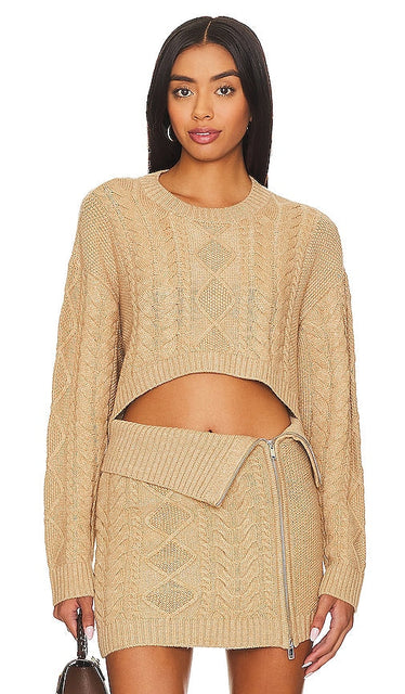 Camila Coelho Carmen Cropped Cable Crew in Tan - Camila Coelho - Carmen - Col ras du cou court - Fauve - Camila Coelho Carmen 黄褐色短款电缆上衣 - Camila Coelho Carmen – Kurz geschnittenes Cable Crew in Hellbraun - Camila Coelho Carmen 크롭 케이블 크루 탠 색상 - Camila Coelho Carmen, squadra di cavi ritagliata in marrone chiaro