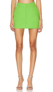 Camila Coelho Elias Skort in Green - Camila Coelho - Jupe-short Elias en vert - 卡米拉·科埃略·埃利亚斯·斯科特 (Camila Coelho Elias Skort) 身穿绿色衣服 - Camila Coelho Elias Skort in Grün - Camila Coelho Elias Skort 그린 컬러 - Gonna corta Camila Coelho Elias in verde