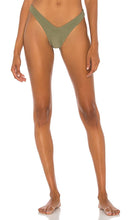 Camila Coelho Harbor Bottom in Green - Camila Coelho Harbour Bottom en vert - 卡米拉·科埃略 (Camila Coelho) 绿色港湾底部 - Camila Coelho Harbour Bottom in Grün - Camila Coelho 하버 하의 그린 색상 - Camila Coelho Harbour Bottom in verde