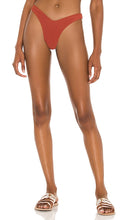 Camila Coelho Harbor Bottom in Rust - Camila Coelho Harbour Bottom dans Rust - 卡米拉·科埃略 (Camila Coelho) 锈迹斑斑的港底 - Camila Coelho Harbour Bottom in Rust - Camila Coelho Harbour Bottom in Rust - Camila Coelho Harbour Bottom in Ruggine