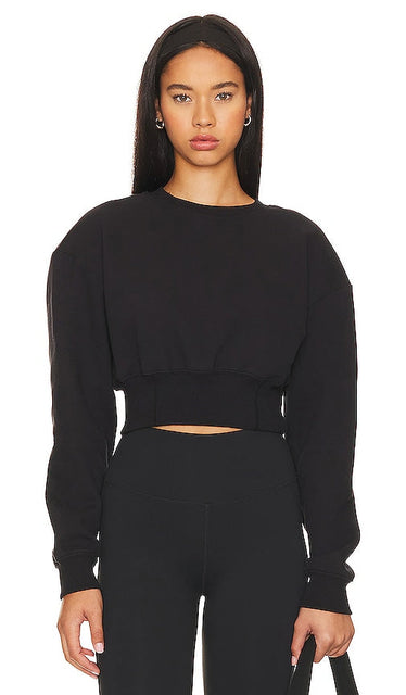 Camila Coelho Jasmine Cropped Sweatshirt in Black - Camila Coelho - Sweat-shirt court Jasmine en noir - Camila Coelho Jasmine 黑色短款运动衫 - Camila Coelho Jasmine Kurzpullover in Schwarz - Camila Coelho 자스민 크롭 스웨트셔츠블랙 컬러 - Felpa corta Camila Coelho Jasmine in nero