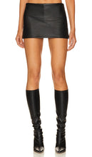 Camila Coelho Katalina Leather Mini Skort in Black - Camila Coelho - Katalina - Mini-jupe en cuir noire - Camila Coelho Katalina 黑色皮革迷你裙裤 - Camila Coelho Katalina Mini-Skort aus Leder in Schwarz - Camila Coelho Katalina 가죽 미니 스커트 블랙 색상 - Camila Coelho Katalina Mini gonna pantalone in pelle nera